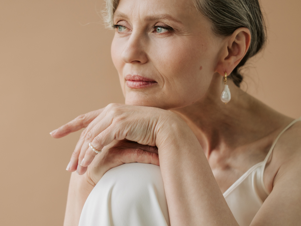 Aos 40+, a mulher redefine prioridades e vive com mais autenticidade, autocuidado e propósito. Descubra neste artigo profundo o que realmente é inegociável para a mulher madura: saúde integral, liberdade emocional, carreira com sentido, relações significativas e muito mais. Um guia inspirador sobre maturidade feminina e autoconhecimento.