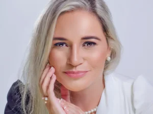 "Depois dos 40, a beleza tem menos filtro e mais verdade."