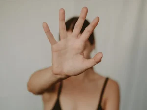 “dizer não aos 40 com leveza”, “liberdade emocional mulher madura”, “como se posicionar sem culpa”