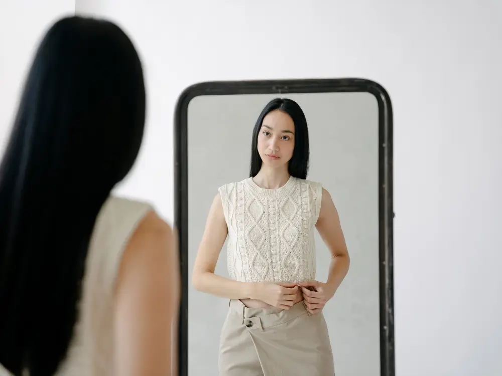 serlevve (88) Você ainda guarda roupas esperando pelo corpo de antes? Descubra os erros que impedem sua verdadeira beleza de florescer depois dos 40.