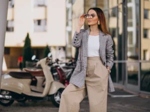 Você ainda guarda roupas esperando pelo corpo de antes? Descubra os erros que impedem sua verdadeira beleza de florescer depois dos 40.