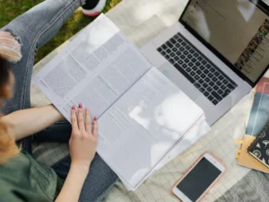 10 livros que toda mulher 40+ precisa ler para empreender com coragem e visão