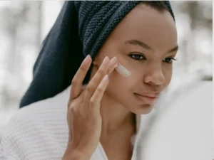 Sua pele não quer milagre. Ela quer atenção.