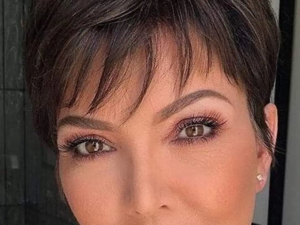 serlevve - 2025-10-02T092136.131 “Maquiagem natural para pele madura: realce sua beleza com leveza e praticidade.”