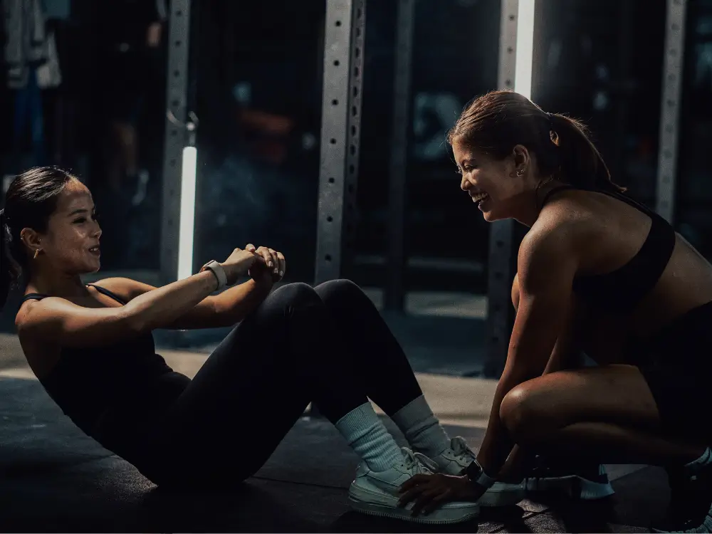 “Barriguinha? Saiba como escolher looks que valorizam e afinam a silhueta aos 40+.