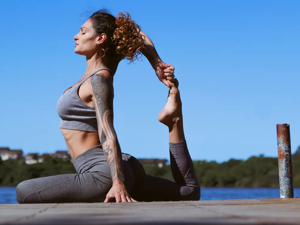 “Barriguinha? Saiba como escolher looks que valorizam e afinam a silhueta aos 40+.