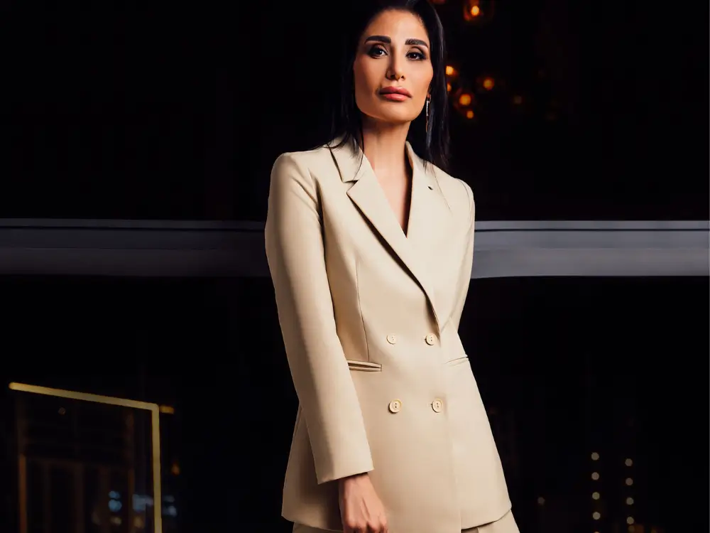 “Barriguinha? Saiba como escolher looks que valorizam e afinam a silhueta aos 40+.