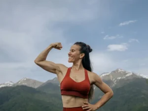 "Mulher 40+ praticando musculação durante a menopausa"