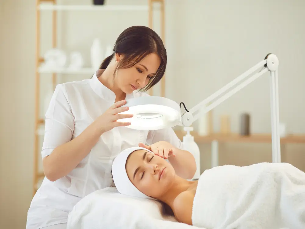 serlevve (74) (1) Consulta dermatológica para escolha de tratamentos estéticos após os 40 anos